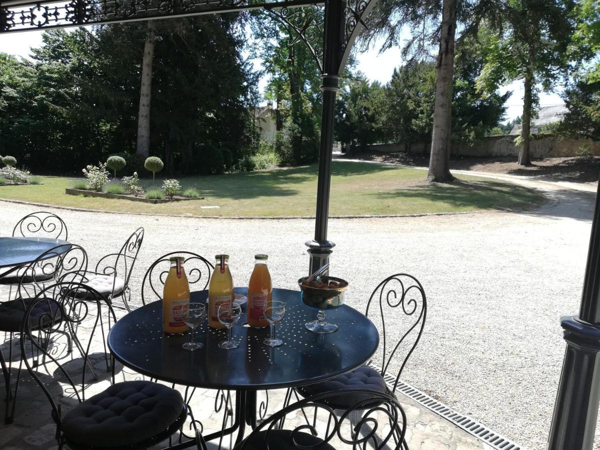 Manoir De La Touche Bed & Breakfast อาแซ-เลอ-ริโด ภายนอก รูปภาพ