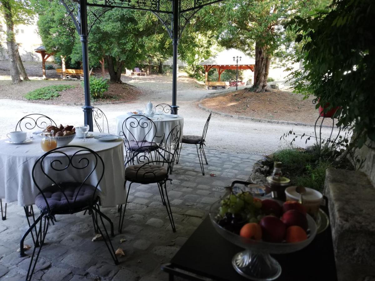 Manoir De La Touche Bed & Breakfast อาแซ-เลอ-ริโด ภายนอก รูปภาพ