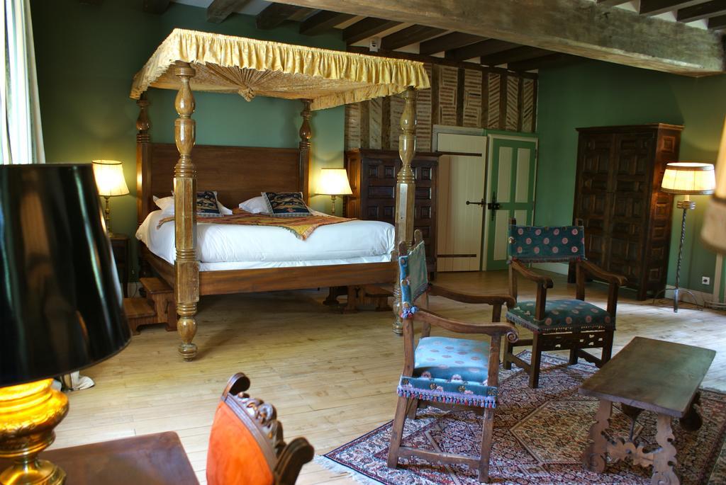 Manoir De La Touche Bed & Breakfast อาแซ-เลอ-ริโด ห้อง รูปภาพ